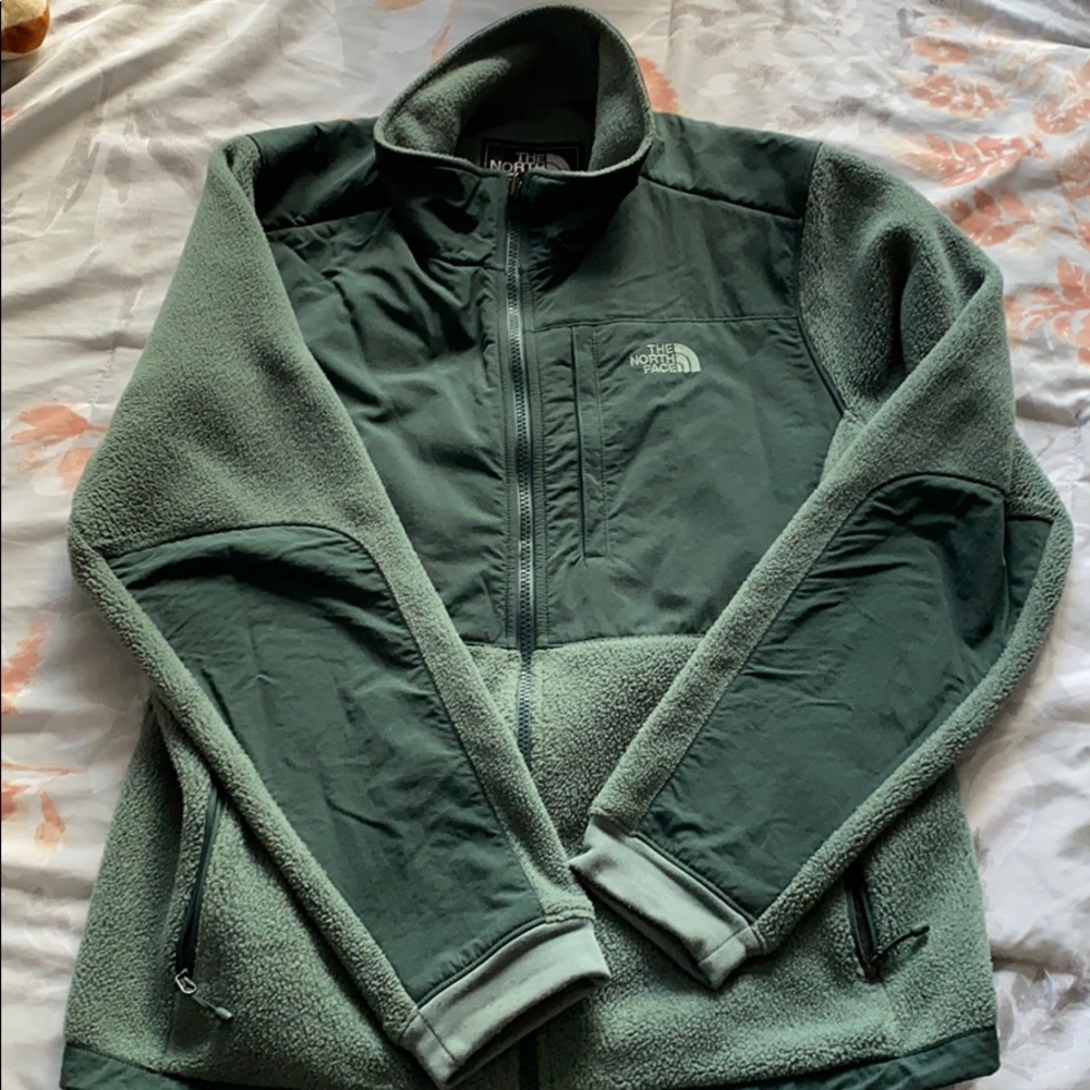 Woman’s Northface Jacket